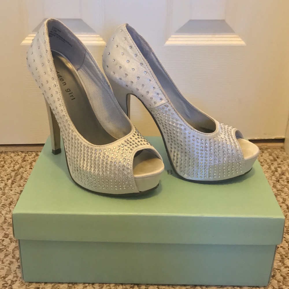 Silver Party Pumps!!! 👠 Madden Girl Brand